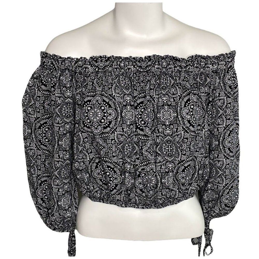 Spoiled Black White Crop Off the‎ Shoulder 3/4 Sleeve Juniors Top sz Medium